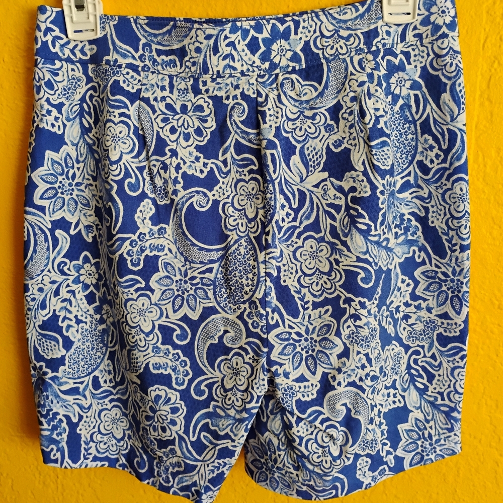 Women's Size 4 Rafaella Blue And White Patterned Stretch Shorts - Picture 2 of 6